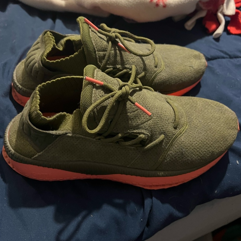 Men’s puma sneakers